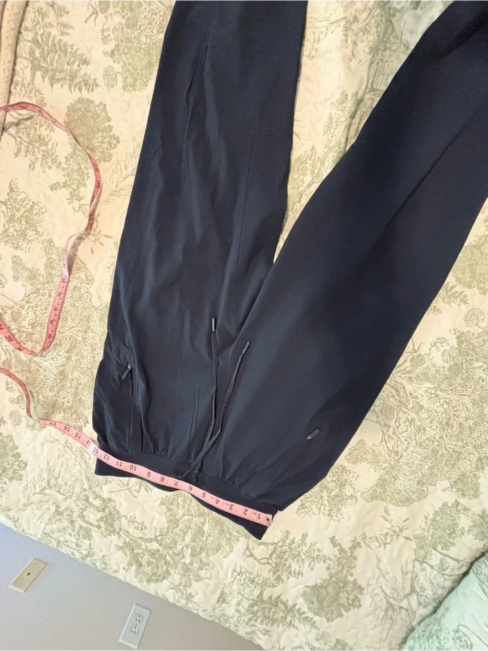 lululemon sz 6 License to Train Jogger True Navy gym fitness athleisure workout